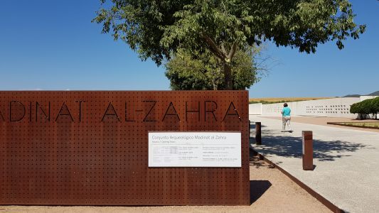 Medina Azahara, simbol moči kalifa Sevilje, po legendi mesto njegove ljubice , a symbol of Calif of Sevilla power
