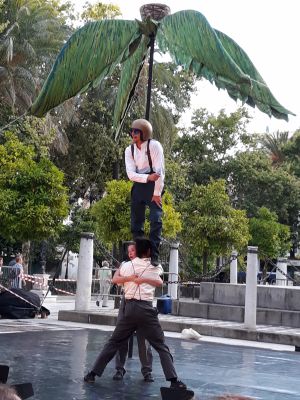 predstava na trgu v Sevilli, a show in the park in Seville
