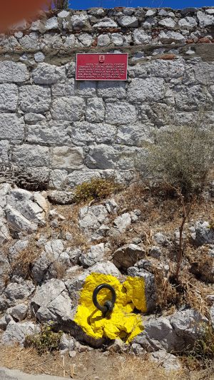 vponk za vrvi za vleko topov v I.sv.v., carpets for ropes , they dragged cannons to the top , Gibraltar