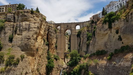 most Puente nuevo , ki povezuje oba dela Ronde,