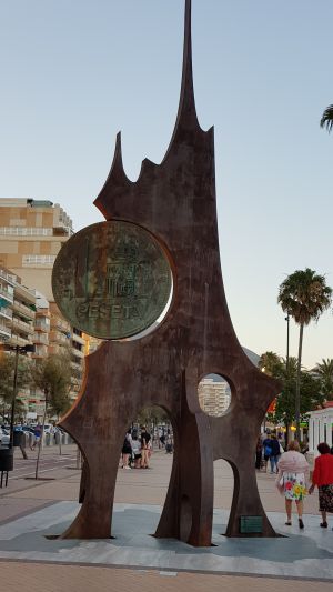 spomenik pezeti,pezeta monument, monumento de peseta , Fuengirola