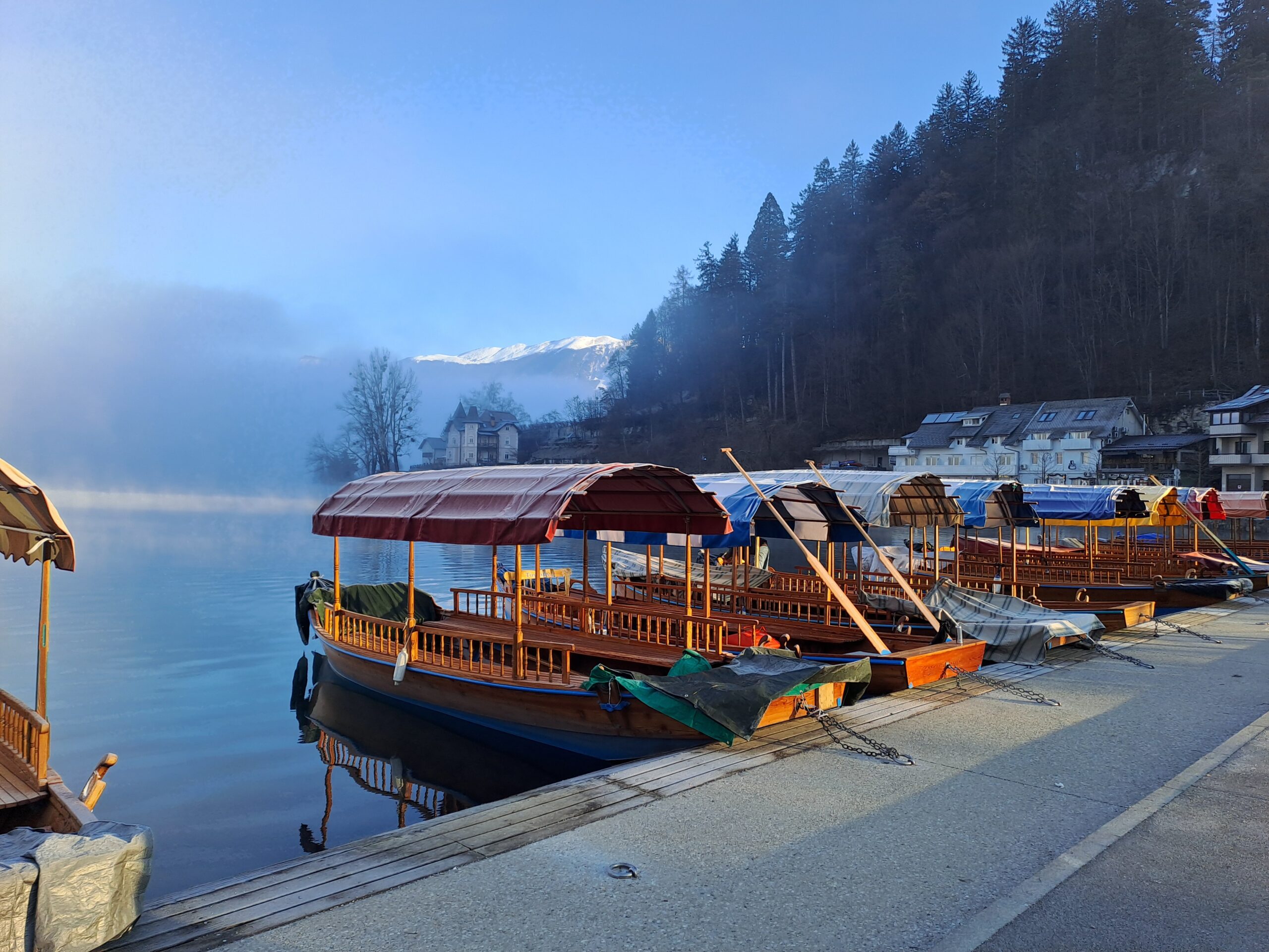 Decembrska pomlad na Voglu: Med ledom in poezijo drsenja – turna smuka – fotografija 2
